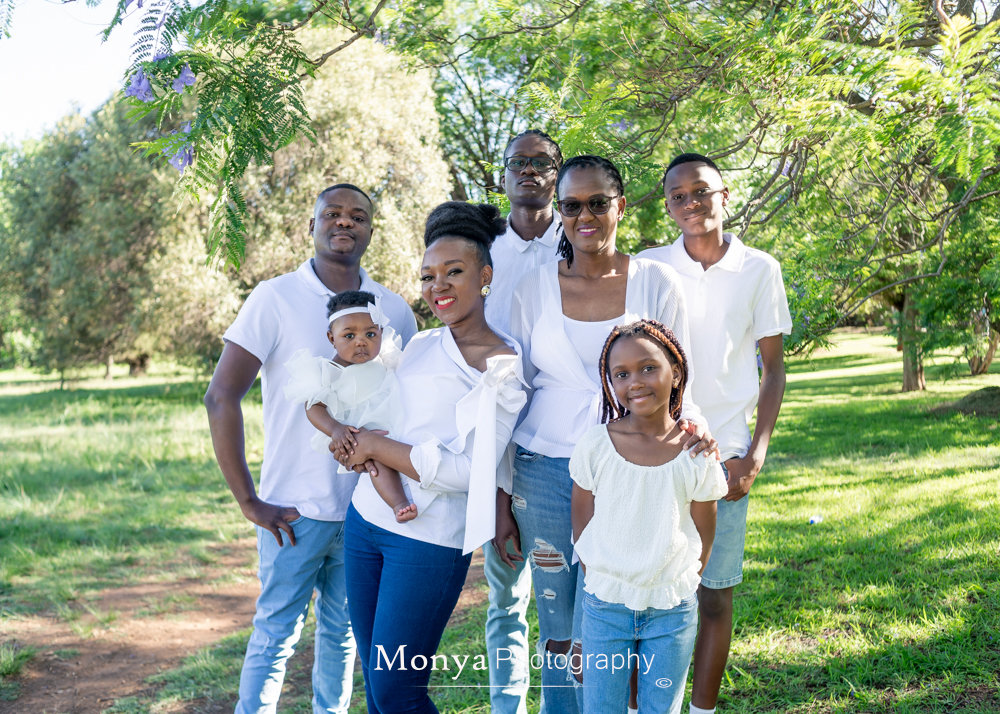 family photos shoot outdoors