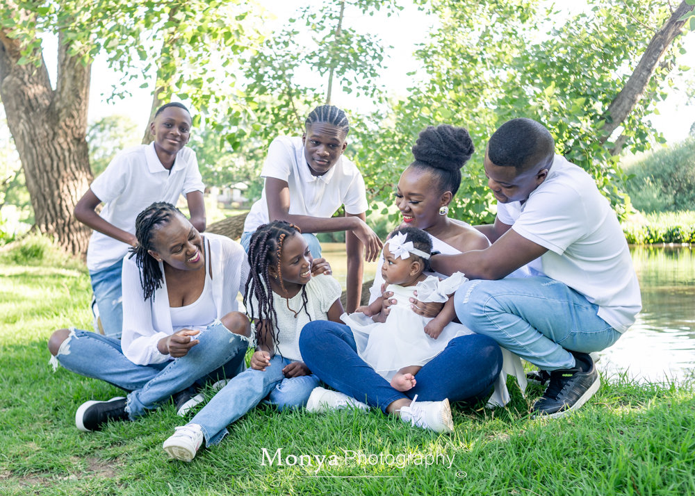 family photos shoot outdoors
