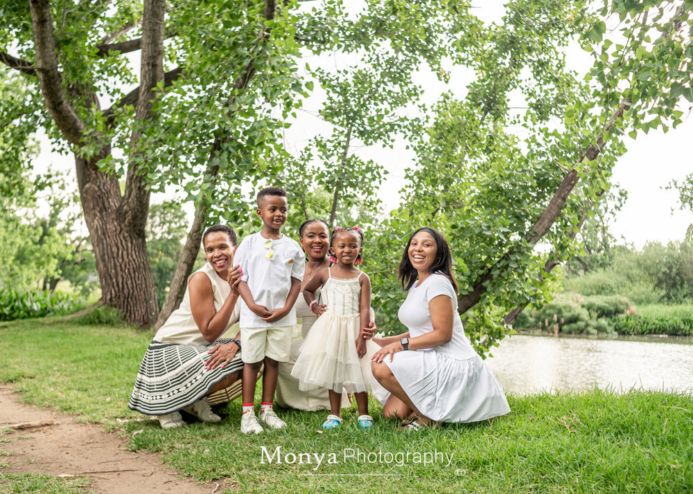 family photos shoot outdoors